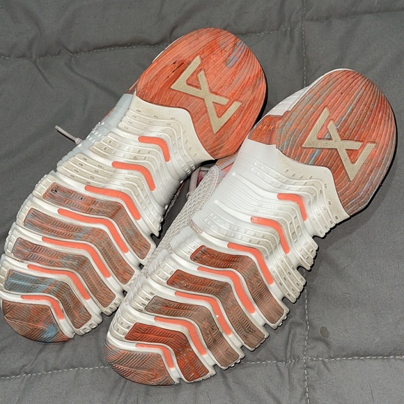 Nike Free Metcon 4 Women's Athletic Shoes in Gray and Pink - Picture 4 of 7